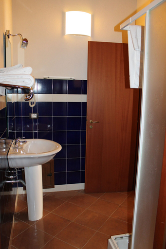 Bathroom 5, Casale Margherita, Agrigento