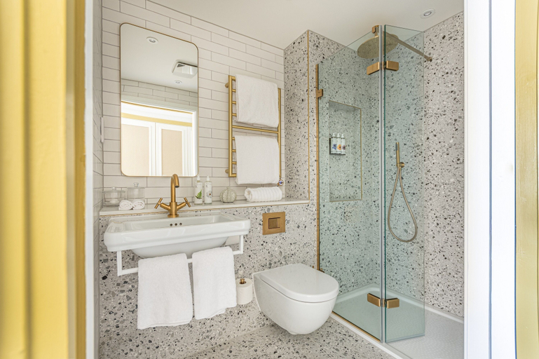 Bathroom 5, Harbour Beach Club & Hotel, Devon