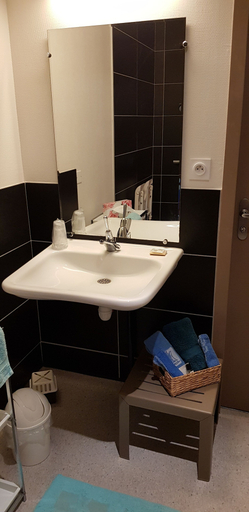 Bathroom 4, Au Bosquet Fleuri, Indre