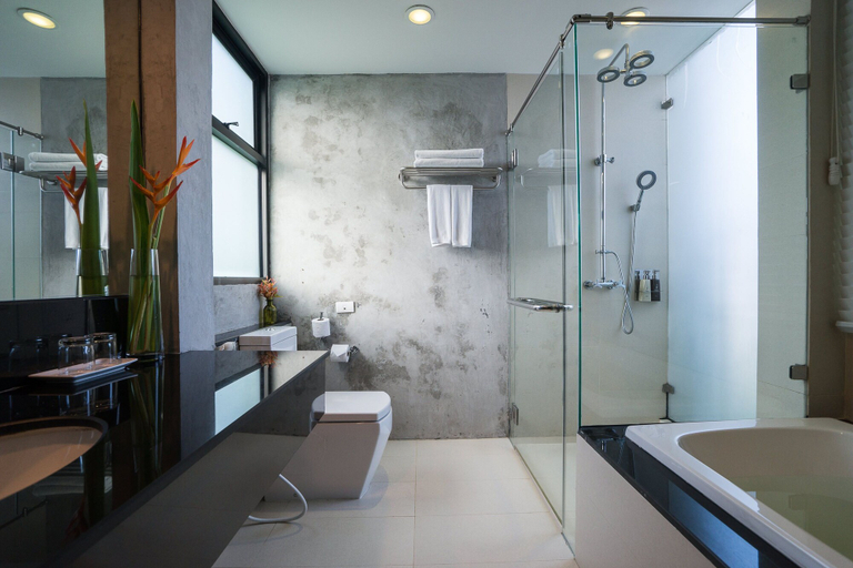 Bathroom 5, i Tara Resort & Spa, Ban Laem