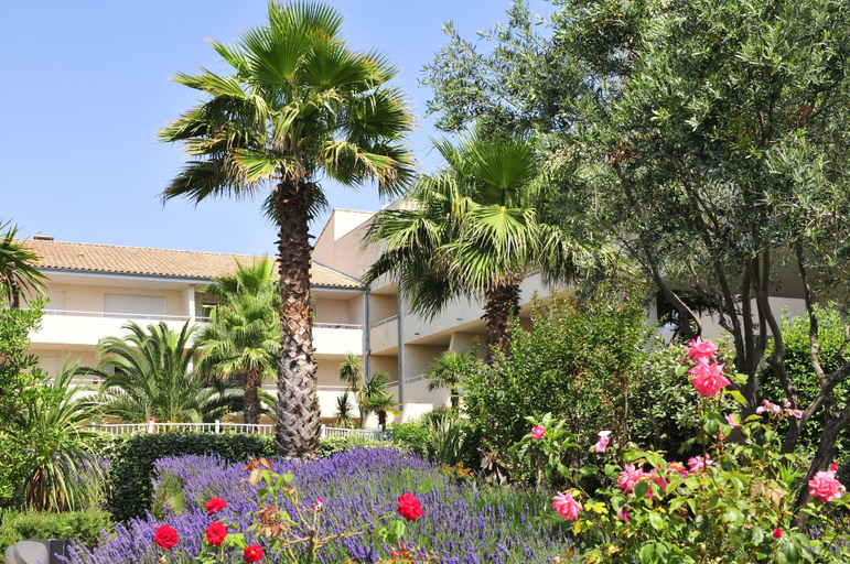 Exterior & Views, Résidence Residhotel Le Mayflower, Gard