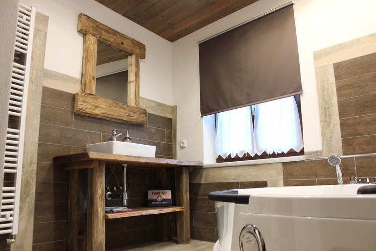 Bathroom 3, Tiefala's Eck, Hartberg-Fürstenfeld