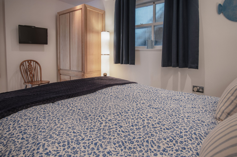 Bedroom 3, Goscar Court - 1 Bedroom Apartment - Tenby, Pembrokeshire