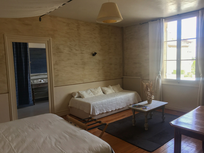 Bedroom 3, Les Gués Rivières, Gironde