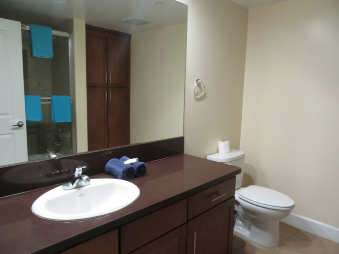 Bathroom 3, 2 Bed 2 Bath in Studio City, Los Angeles