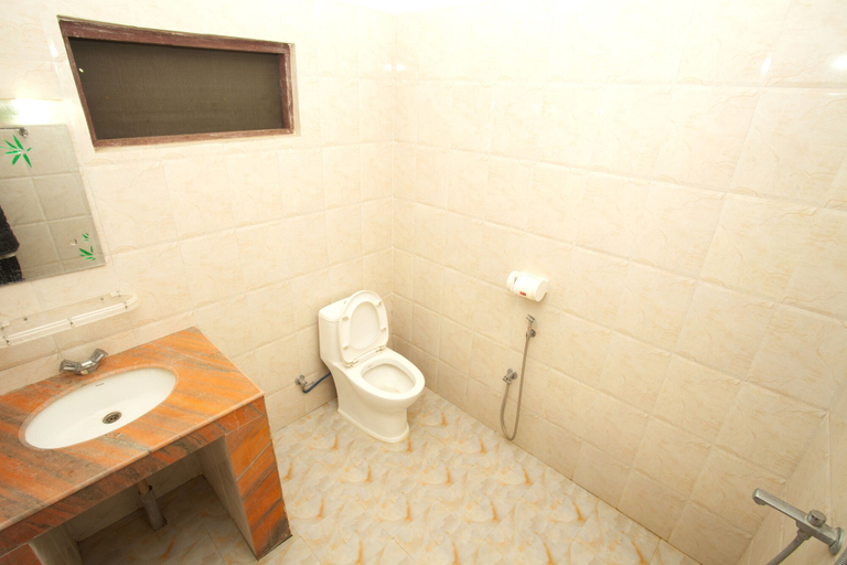 Bathroom 3, Sauraha Resort, Narayani