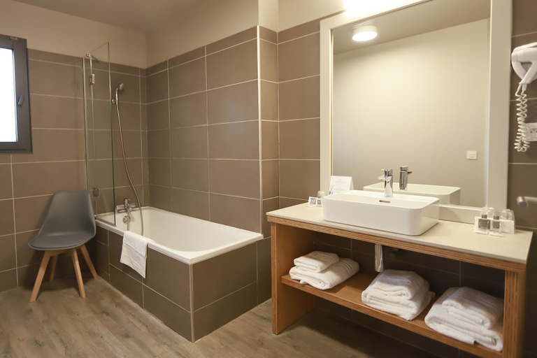 Bathroom 4, Antares & Spa Honfleur, Calvados