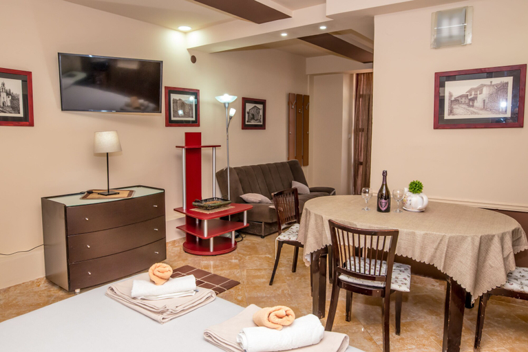Others 4, Jovan Apartments