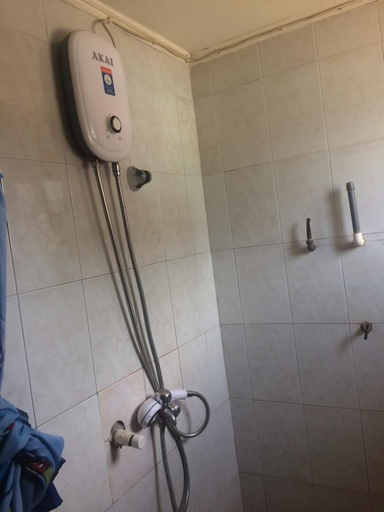 Bathroom 3, Inn-Syde Guest House, Accra