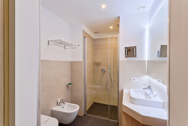 Bathroom 5, Bellariva, Trento