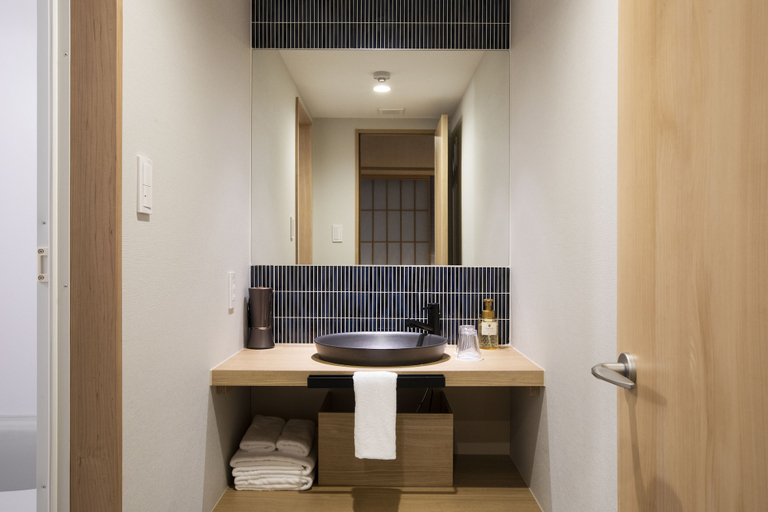 Bathroom 3, Rinn Niomon, Kyoto