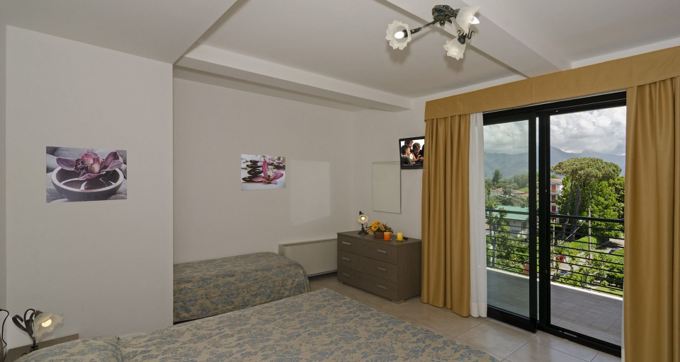 Bedroom 3, Hotel Paris, Lucca