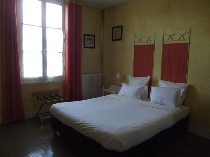 Bedroom 4, Les Gués Rivières, Gironde