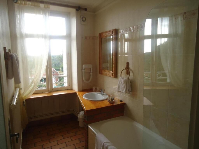 Bathroom 4, Le Manoir de la Barbacane, Vendée