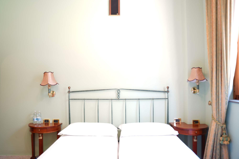 Bedroom 3, Fantastic Garden, Florence