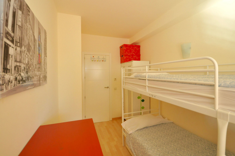 Bedroom 3, Apartment Garbi Boadella, Girona