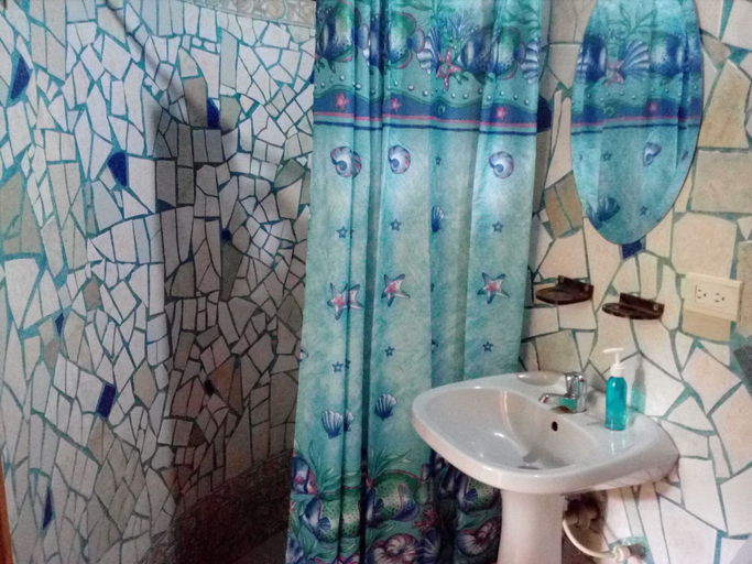 Bathroom 4, La Posada del Cucú, Salento