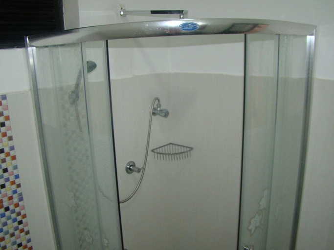 Bathroom, Adams Peak Inn, Ambagamuwa
