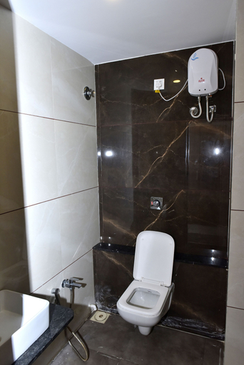 Bathroom 5, Hotel Royal Square, Ahmedabad, Ahmadabad