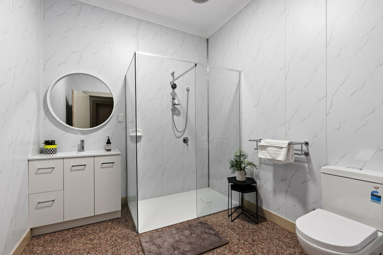 Bathroom, Loemans Lodge, Hume - Sunbury