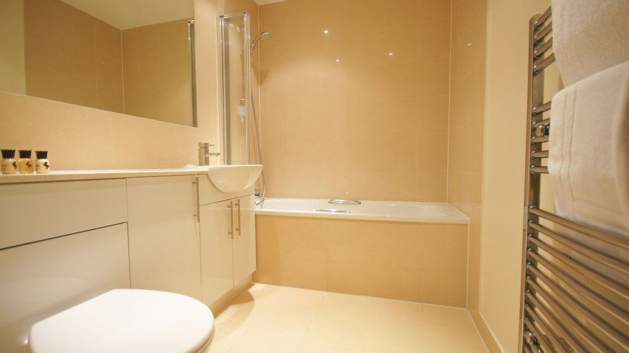 Bathroom 4, Crompton Court, London