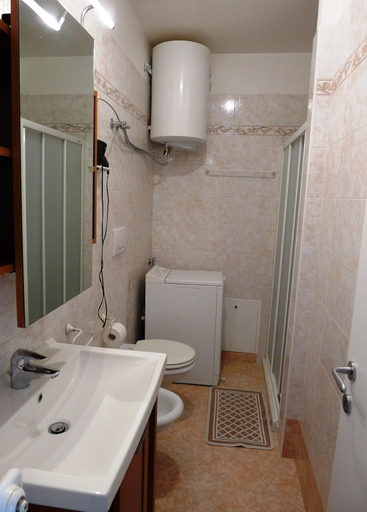 Bathroom 5, Bellariva, Trento