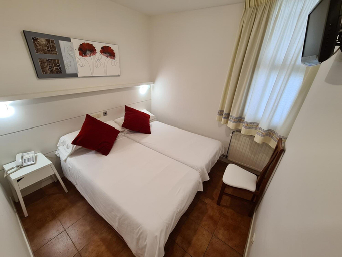 Bedroom 4, Hotel Jacobeo, Burgos