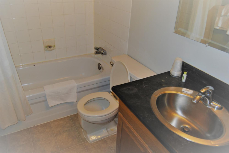 Bathroom 4, Edgewater Inn, Division No. 8