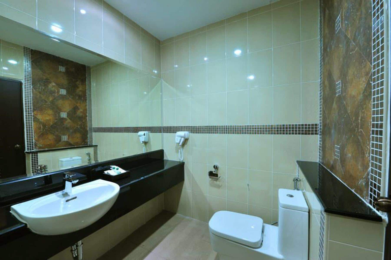 Bathroom 4, Green World Palace Hotel, Muang Songkhla