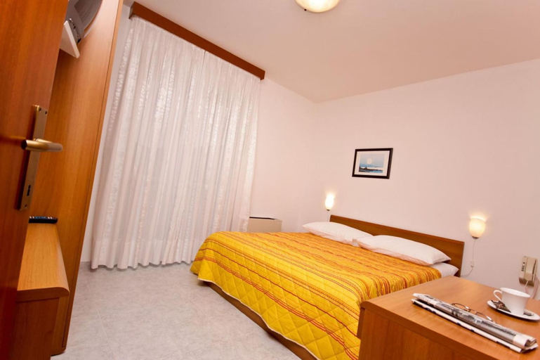 Bedroom 4, Hotel Carmen, Marčana