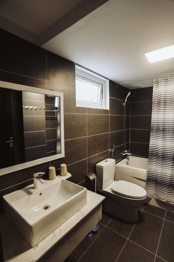 Bathroom 2, Vyvy Apartment - The Art, Da Nang