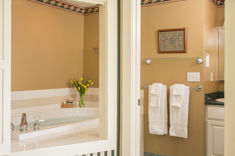 Bathroom 5, The Inn at Ormsby Hill, Bennington