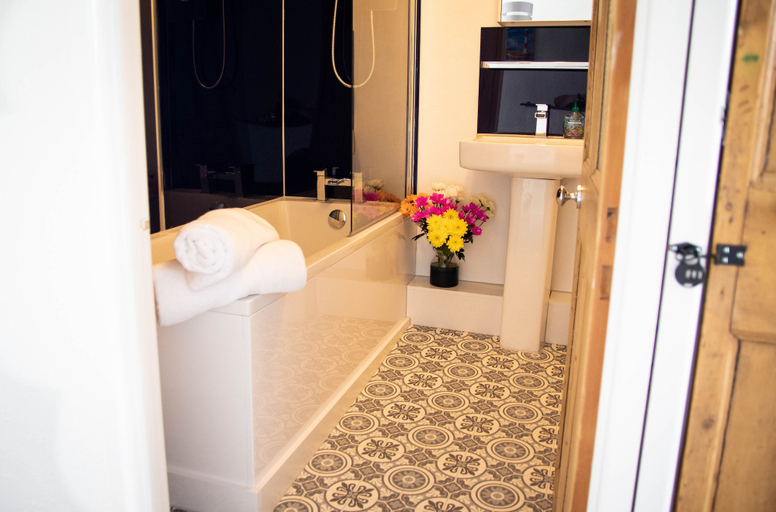 Bathroom 4, Westeria Cottage, Devon