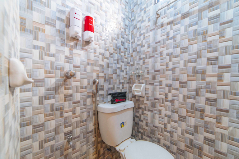 Bathroom, RedDoorz @ San Antonio Binan, Biñan