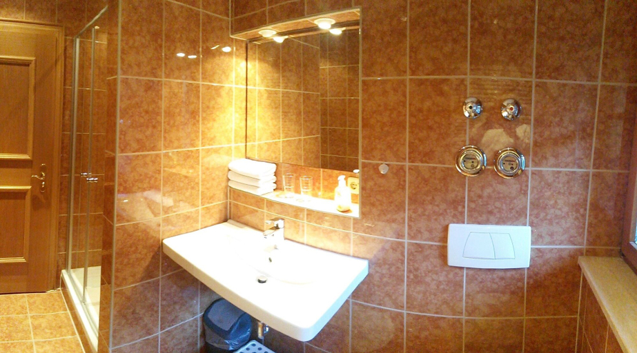 Bathroom 5, Gästehaus Gritscher, Miesbach