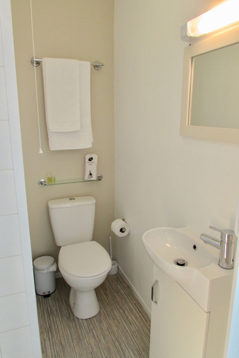 Bathroom 4, Westward Bed & Breakfast, Cornwall
