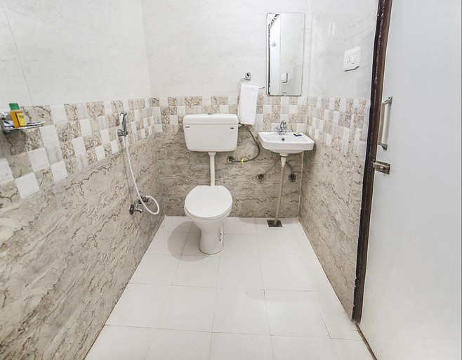 Bathroom 4, Hotel Suraj Palace, Udaipur