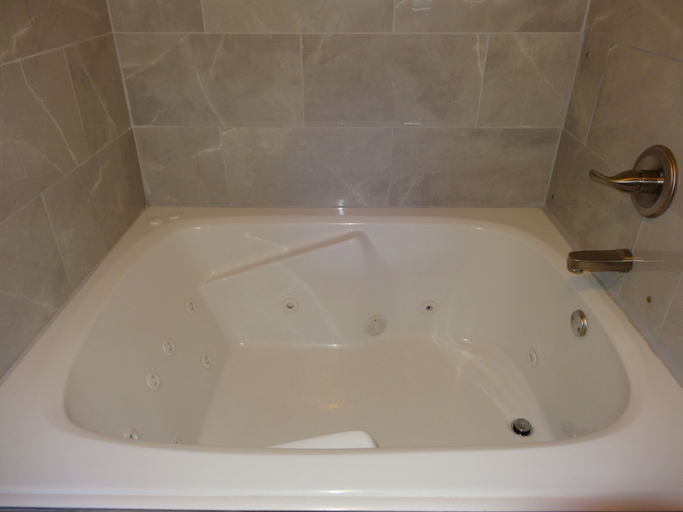 Bathroom 5, Red Apple Inn, Wayne