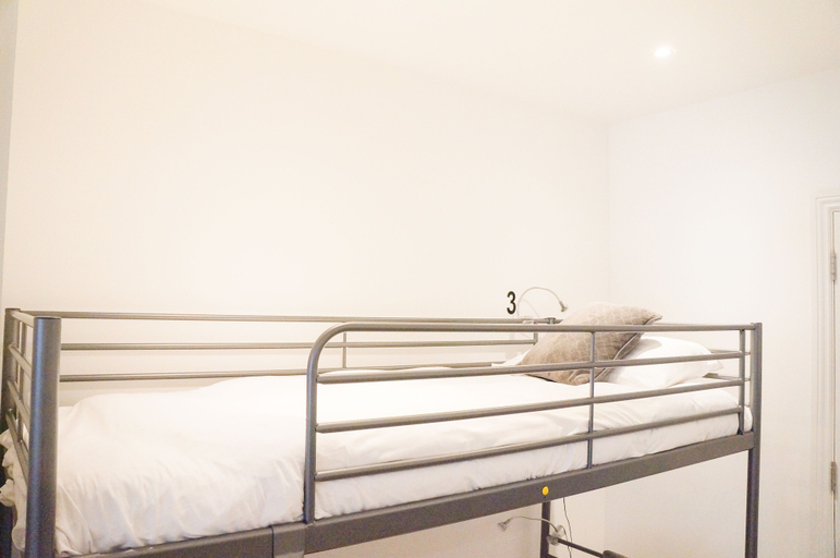 Bedroom 3, The Mornington Camden Female Only, London