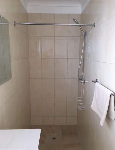Bathroom 3, Hotel Corones, Murweh