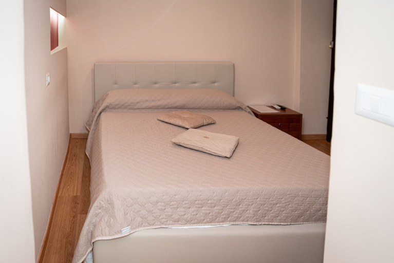Bedroom 2, L'Antica Caiatia, Caserta
