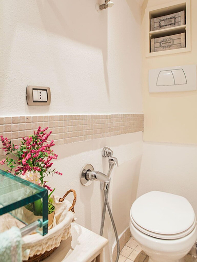 Bathroom 5, San Lorenzo Apartment, Florence