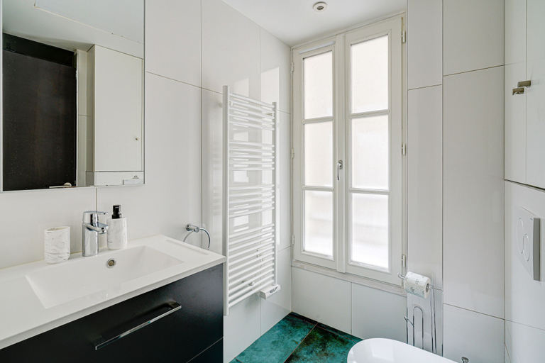 Bathroom 4, Apartments du Louvre - Le Marais, Paris