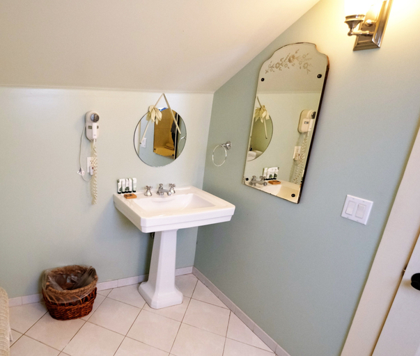 Bathroom 3, Arroyo Vista Inn, Los Angeles