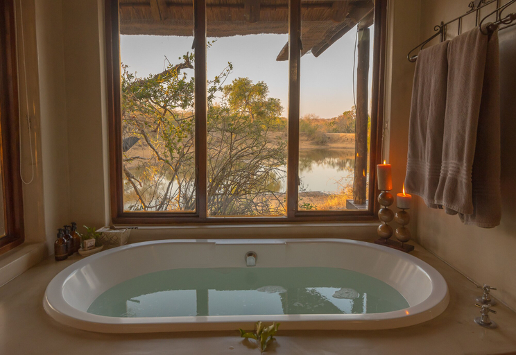 Bathroom 4, Waterbuck Game Lodge, Ehlanzeni