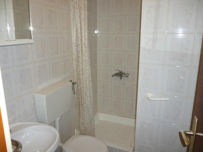 Bathroom 3, Picic Guesthouse, Sali