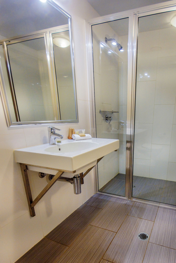 Bathroom 4, Isa Hotel, Mount Isa