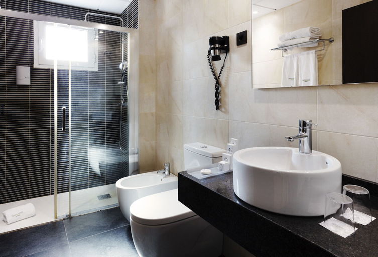 Bathroom 4, Sercotel Tudela Bardenas, Navarra