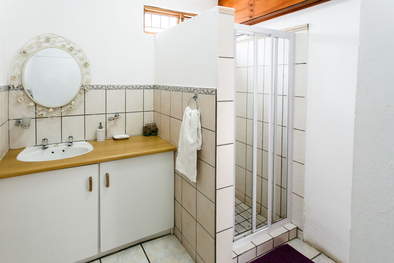 Bathroom 3, Langenhoven B and B, Eden