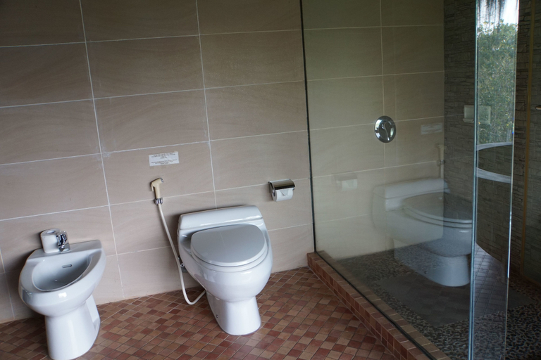 Bathroom 4, Samboja Lodge, Kutai Kartanegara
